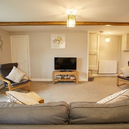 Host & Stay - Cosy Cottage Emley Экстерьер фото